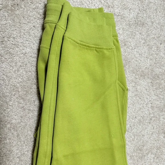 Lululemon Scuba High Rise Jogger Wasabi size 4 NWT - Picture 3 of 3